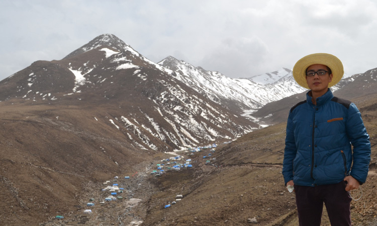 我在某蟲草采集營地附近