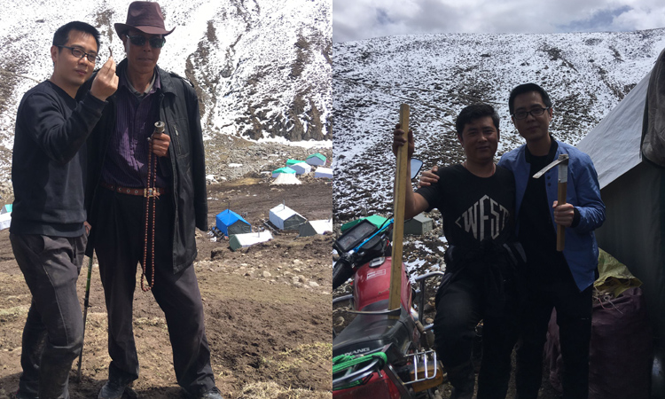 與采挖新鮮冬蟲夏草的大叔和小哥合影